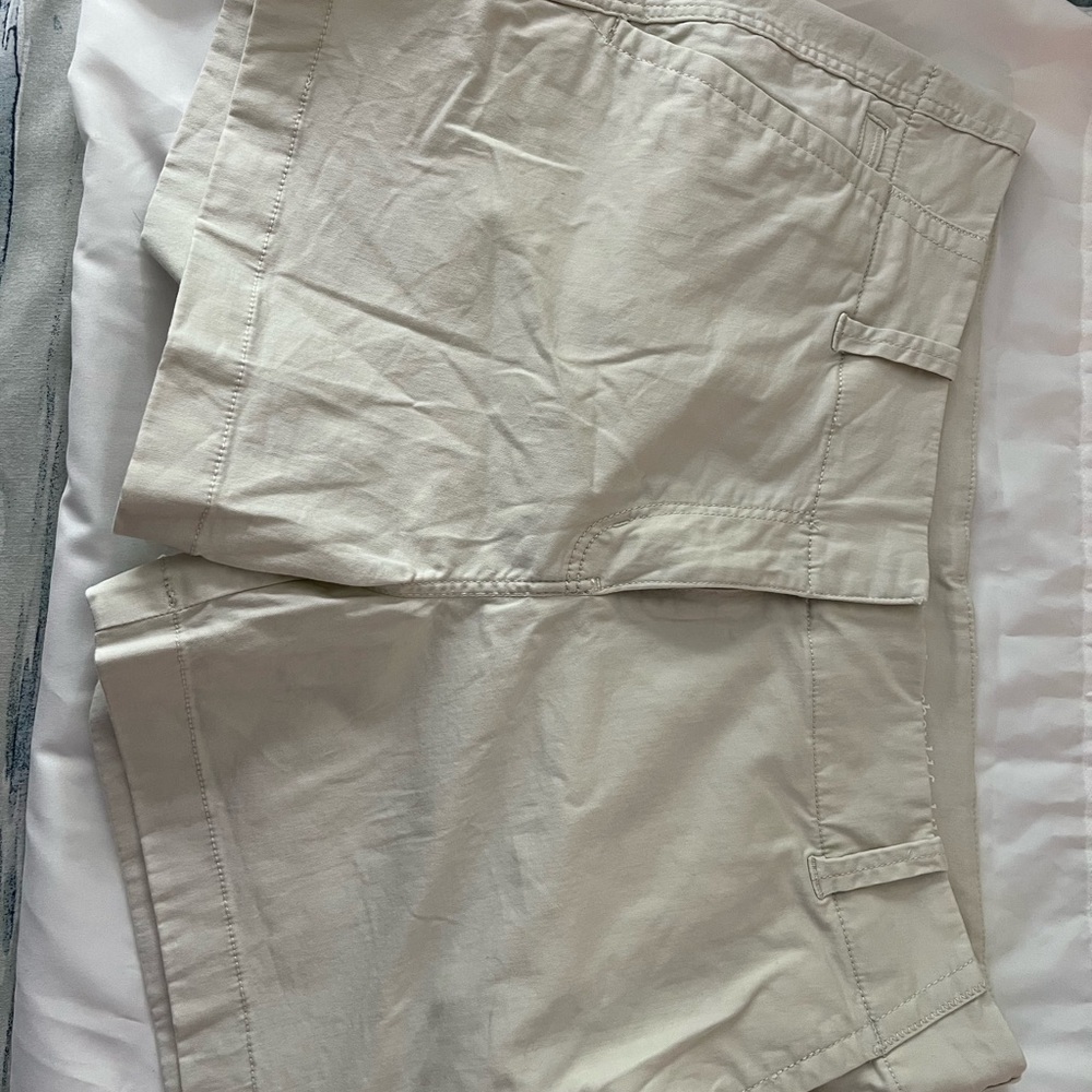 Women’s khaki Shorts